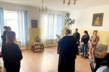 В Мариуполе и Докучаевске провели молебны в честь Благовещения