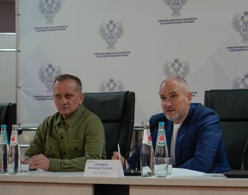 Первый заместитель руководителя Казначейства России Эли Исаев и заместитель руководителя Александр Суконкин встретились с коллективом Управления Федерального казначейства по Донецкой Народной Республике