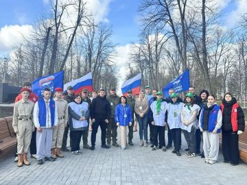 «Сад памяти» в Волновахе: активисты высадили порядка сотни деревьев и кустарников