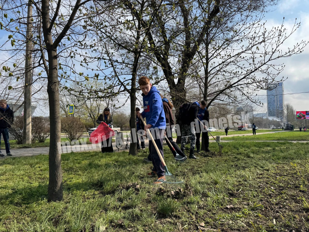Сегодня молодежь показала пример активного участия в общереспубликанском субботнике!