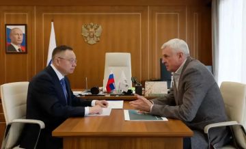 Глава Минстроя России Ирек Файзуллин провел рабочую встречу с Губернатором Магаданской области Сергеем Носовым