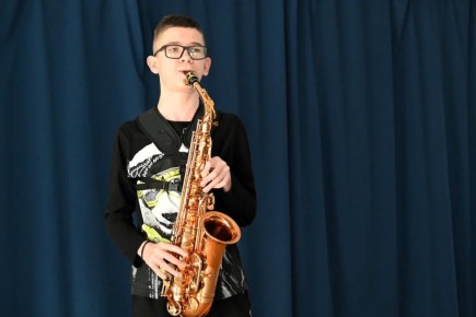 В ВДЦ «Орлёнок» в Краснодарском крае завершилась творческая смена «Памяти героев верны!», объединившая 60 ребят со всей страны при поддержке фонда «Защитники Отечества»