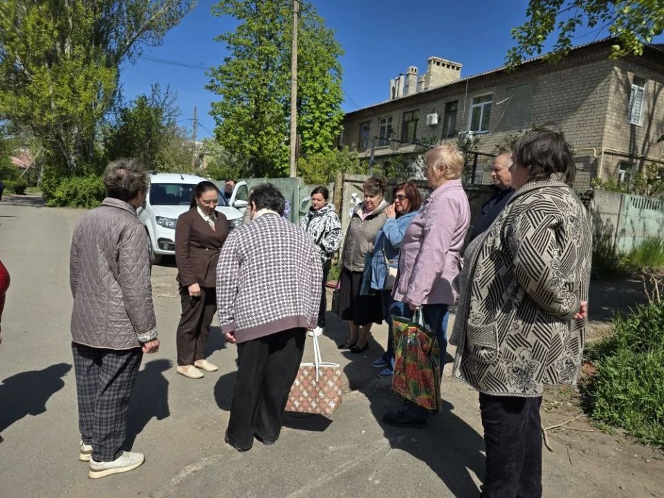 Продолжаются сходы с жителями Ленинского района города Донецка