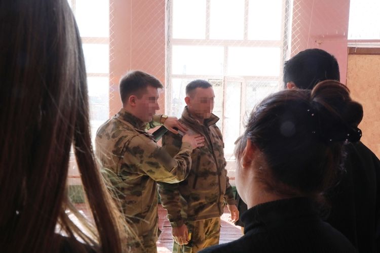 Выполняющие задачи в ДНР росгвардейцы провели занятия по тактической медицине для школьников