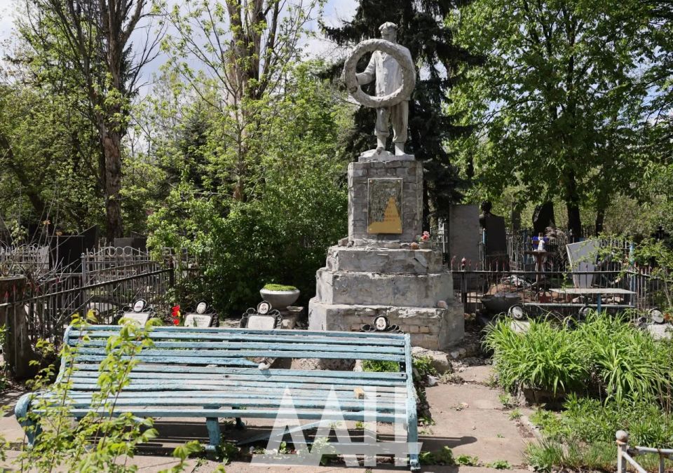 Монумент погибшим шахтерам Мушкетовской шахты «Заперевальная» №1