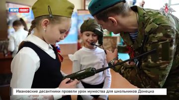 Ивановские десантники провели урок мужества для школьников Донецка