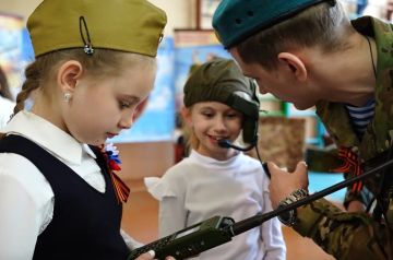 Донецкие школьники прикоснулись к армейским будням