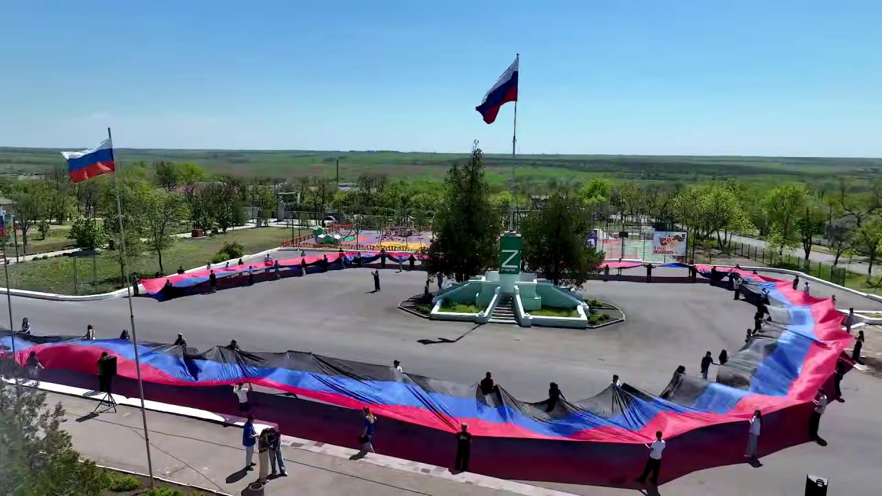200-метровый флаг ДНР, электрички в Ростовскую область и казачьи классы: о главном в регионе на утро 11 мая 2026 года