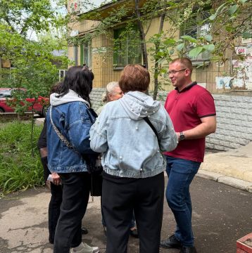Сегодня, 13 мая, управляющий делами Управы Ворошиловского внутригородского района Администрации городского округа Донецк Тарасов Никита встретился с населением