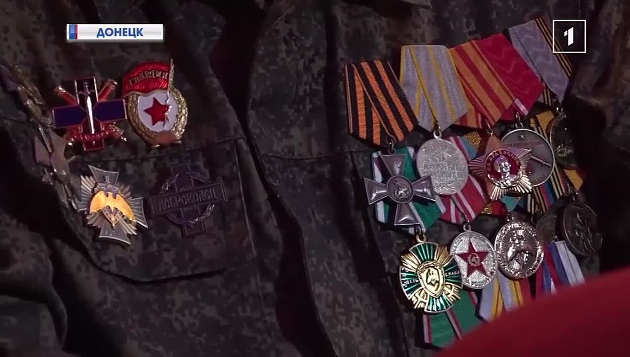 Глава ДНР Денис Пушилин в День Донецкой Народной Республики вручил государственные награды отличившимся землякам