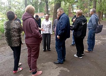 Иван Адамец: В Куйбышевском районе состоялась встреча жильцов дома № 26а по улице Степаненко с первым заместителем руководителя управы Алиной Волковой и заместителем руководителя управы Алексеем Шлапаком