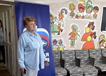 Иван Адамец: В честь Дня Республики в территориальном центре соцобслуживания Куйбышевского района прошло праздничное мероприятие для одиноких пожилых людей