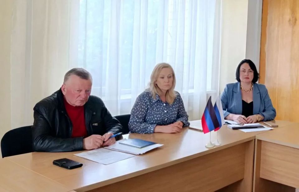 Наталья Бегуненко: Сегодня, 18 мая, руководитель Управы Петровского внутригородского района Администрации г.о. Донецк Бегуненко Наталья Ивановна провела рабочее совещание, в котором приняли участие заместитель руководителя...