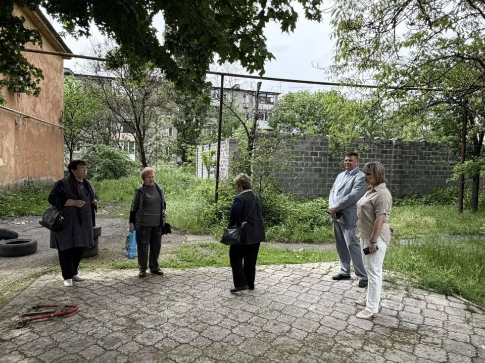 По поручению Главы ДНР Дениса Пушилина в Ворошиловском внутригородском районе продолжаются встречи с населением