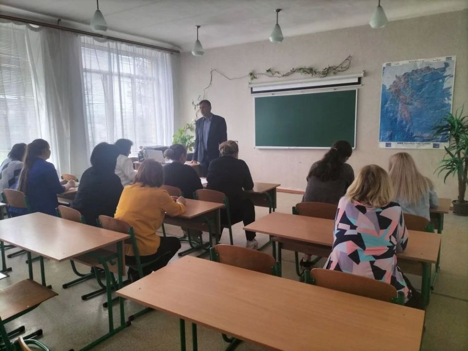 Сергей Канарь обсудил с педагогами Стыльской школы пути развития села и гражданской активности