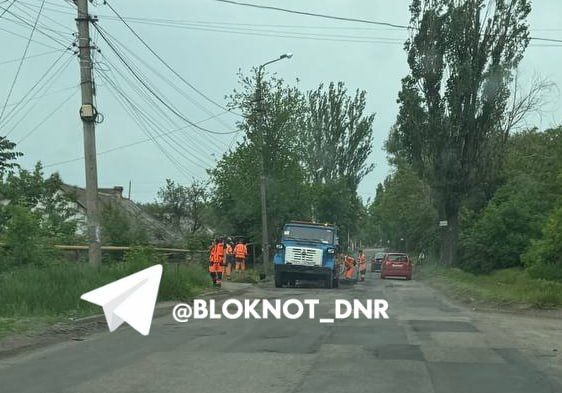 На улице Олимпиева также приступили к текущему ремонту дороги