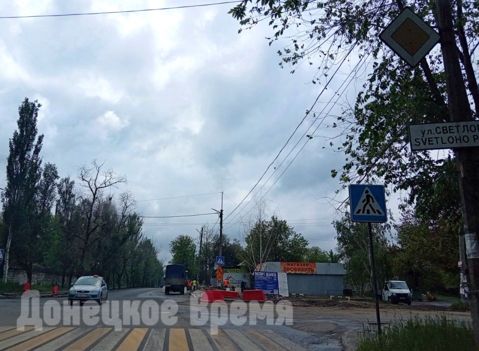 Плит больше нет: ремонт дороги по улице Левобережной в Донецке обещают закончить через полтора месяца