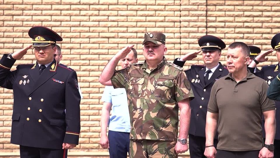 В Донецке правоохранители почтили память коллег, павших при освобождении Мариуполя