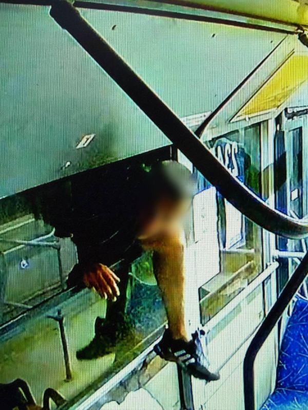 В Донецке троллейбусный форточник украл у водителя 70 тысяч рублей и попался
