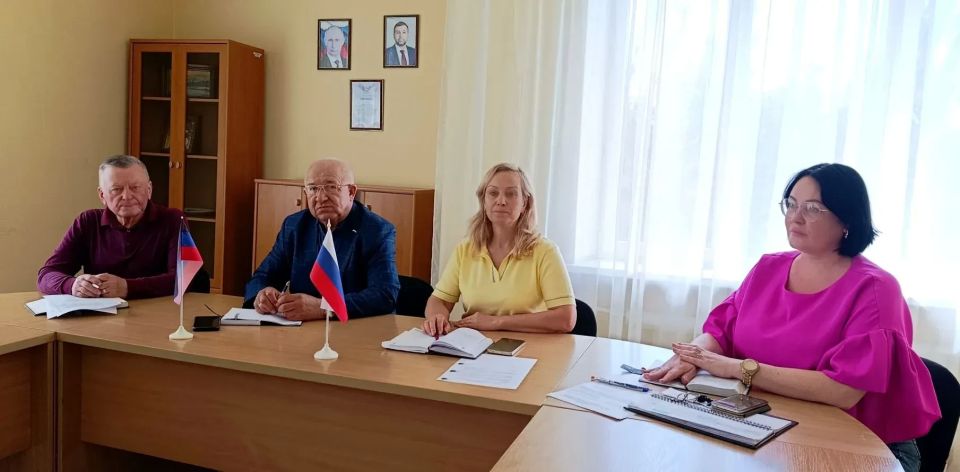 Наталья Бегуненко: Сегодня, 20 мая, руководитель Управы Петровского внутригородского района Администрации г.о. Донецк Бегуненко Наталья Ивановна провела еженедельное аппаратное совещание