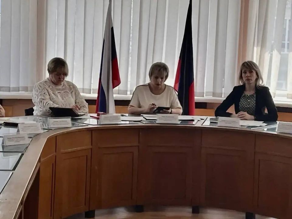 Татьяна Копылова: СЕГОДНЯ СОСТОЯЛОСЬ ЗАСЕДАНИЕ КОМИССИИ ПО ДЕЛАМ НЕСОВЕРШЕННОЛЕТНИХ И ЗАЩИТЕ ИХ ПРАВ ПРИ УПРАВЕ ВОРОШИЛОВСКОГО ВНУТРИГОРОДСКОГО РАЙОНА АДМИНИСТРАЦИИ ГОРОДСКОГО ОКРУГА ДОНЕЦК ДОНЕЦКОЙ НАРОДНОЙ РЕСПУБЛИКИ