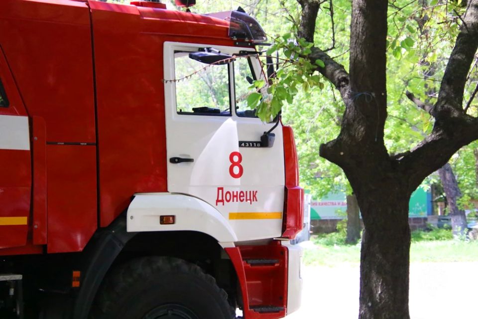 Донецкие пожарные спасли 64-летнего мужчину в Будённовском районе