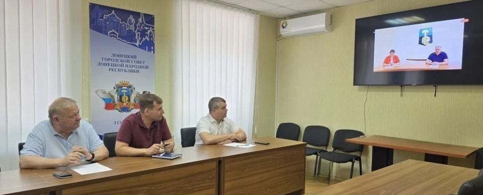 Юрий Атаманов: С коллегами по депутатскому корпусу прослушали прямую линию Главы муниципального образования г.о.Донецк Алексея Кулемзина