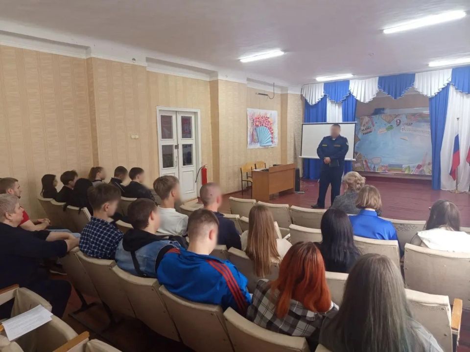 Сотрудники ИК-7 посетили техникумы с целью профессионального ориентирования студентов