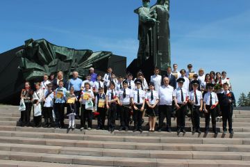 Сегодня Донецкий Республиканский центр туризма, краеведения и организации отдыха детей при поддержке Министерства образования и науки Донецкой Народной Республики провел Республиканский итоговый слёт «Наследники Победы»...