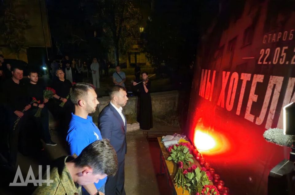 В Донецке прошел траурный митинг в память о погибших в Старобельске