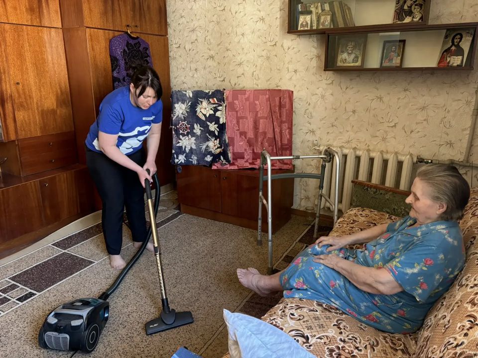 Партийцы Ленинского внутригородского района г.о. Донецк приняли участие в акции «Маленькие добрые дела»