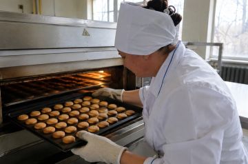 Благодарность регионам-шефам: Донецкий «Мир хлеба» готовит новые серии печенья