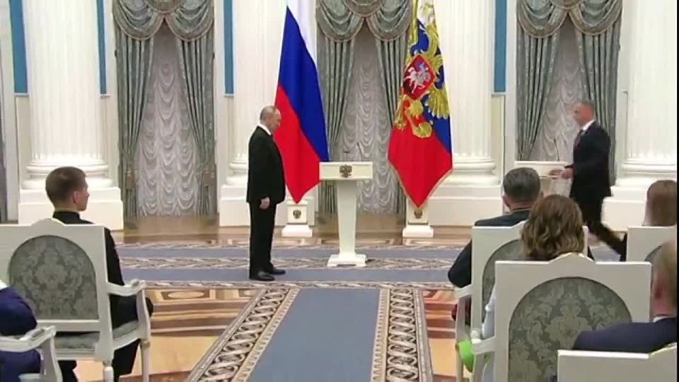 ЗОЛОТЫЕ РУКИ ДОНБАССА: ЭЛЕКТРОГАЗОСВАРЩИК ФИЛИАЛА «ЕНАКИЕВОТЕПЛОСЕТЬ» ГУП ДНР «ДОНБАССТЕПЛОЭНЕРГО» ПОЛУЧИЛ ОРДЕН ДРУЖБЫ ИЗ РУК ПРЕЗИДЕНТА РФ