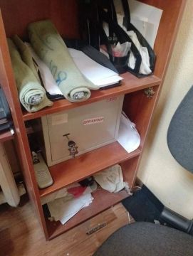 Полицейские уличили сотрудницу одного из магазинов Донецка в хищении денежных средств