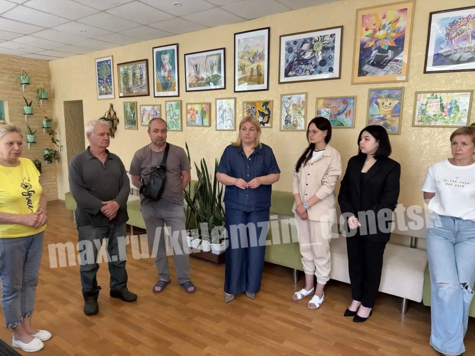 В Куйбышевском районе состоялась встреча с трудовым коллективом Дворца культуры и техники, которую провела заместитель главы администрации городского округа Донецк