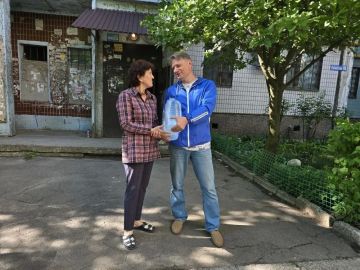 Партийцы Ленинского внутригородского района г.о. Донецк приняли участие в акции «Маленькие добрые дела»