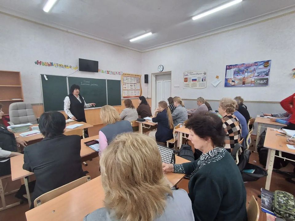 Депутат Светлана Матющенко обсудила актуальные вопросы с коллективом Комсомольской школы №1