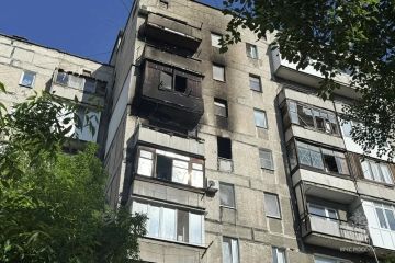 В Кировском районе Донецка по улице Н. Островского около трёх часов ночи вспыхнул пожар в многоквартирном девятиэтажном доме
