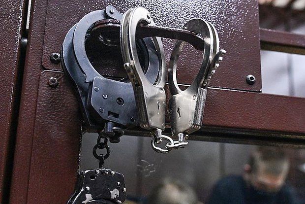 В ДНР задержали мужчину, избившего возлюбленную костылем