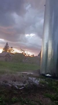 Водонапорная башня в поселке Комсомольский в Макеевке протекла, не простояв и года