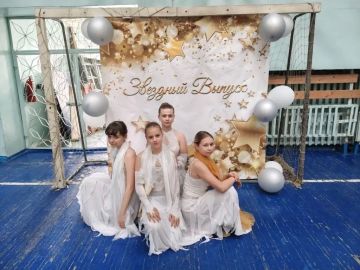 Сегодня, 26 мая, в ГБОУ "Школа N30 г.о.Донецк" последний звонок прозвучал для выпускников 11-А, 11-Б, 9-А и 9-Б классов (классные руководители Э.А.Зосимова, О.А.Гергель, И.В.Маценька, Н.А.Бойко). И, хотя мероприятие...