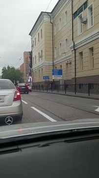 Молодежь Донецка сразу после выпускного приступила к действительно важным делам