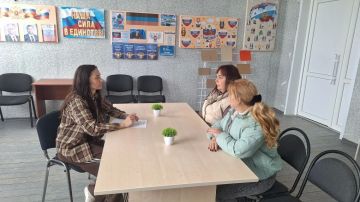 Наталья Бучинская обсудила с работниками Александровского сельского клуба актуальные вопросы развития территории