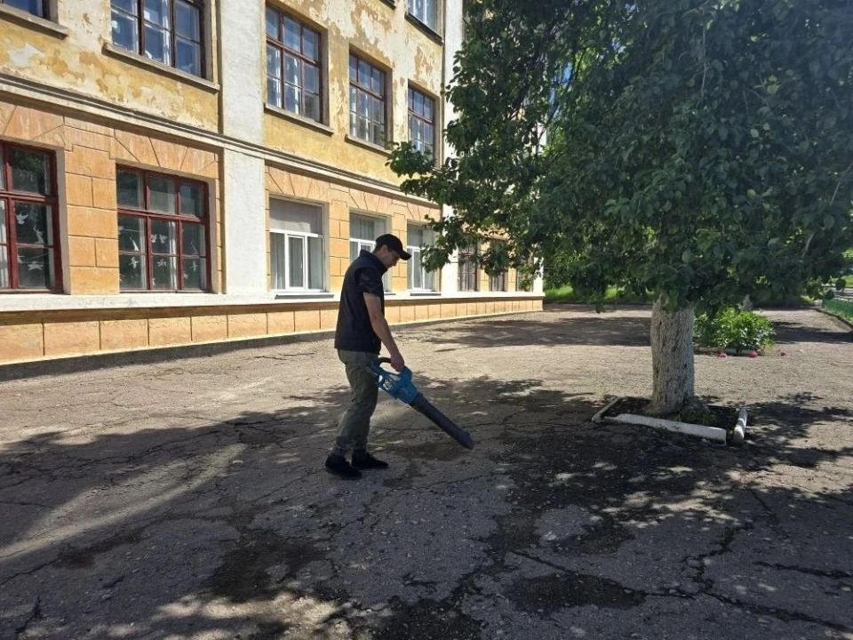 Сегодня, 28 мая 2026 года, в рамках проекта «Городская среда», реализуемого Единой Россией , жители Кировского района приняли участие в традиционной экологической акции «Чистый четверг»