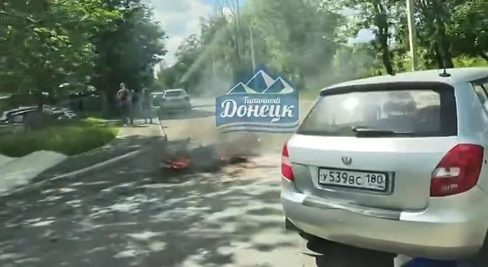 Мотоцикл загорелся в результате ДТП в Донецке