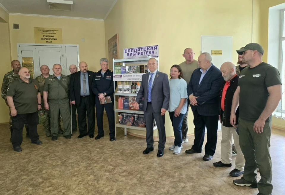 Дмитрий Огилец и Франц Клинцевич открыли 19-ю Солдатскую библиотеку в Республиканском центре травматологии