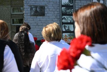 Открытие мемориальной доски в память об Иване Зуеве в Нижневартовске