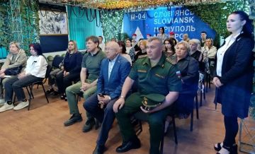 Наталья Бегуненко: Сегодня, 28 мая, в рамках проекта «Герои СВОего времени» в «Музее Боевой и Трудовой Славы Донбасса имени Первого Главы ДНР А.В. Захарченко» состоялось торжественное вручение государственных наград членам...