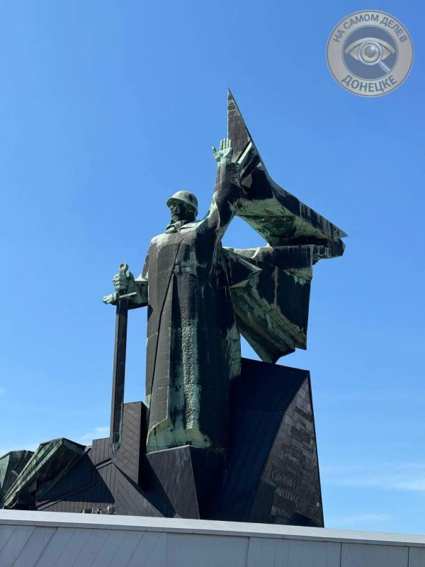 Доброе утро, Донецк!. Прибалты хотят закупить на Украине компактные бомбоубежища для защиты от украинских беспилотников Как пишет Politico, помимо закупки готовых укрытий, страны Балтии запланировали консультации с Киевом по...