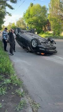 Эпичное ДТП с перевертышем произошло на ул. Свободы на Гвардейке в Макеевке